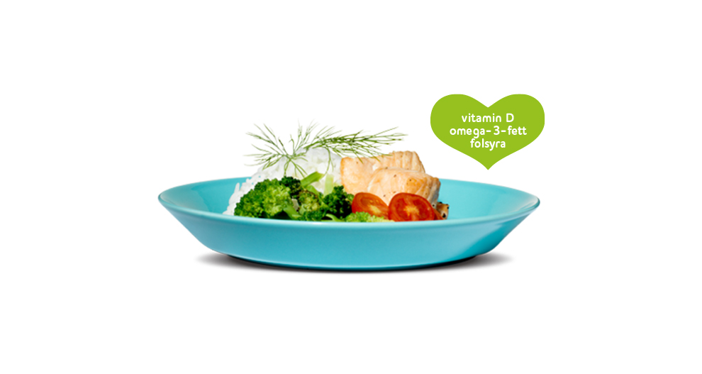 En tallrik med lax, ris, broccoli och tomat med en hjärtformad etikett som lyfter fram näringsmässiga fördelar.